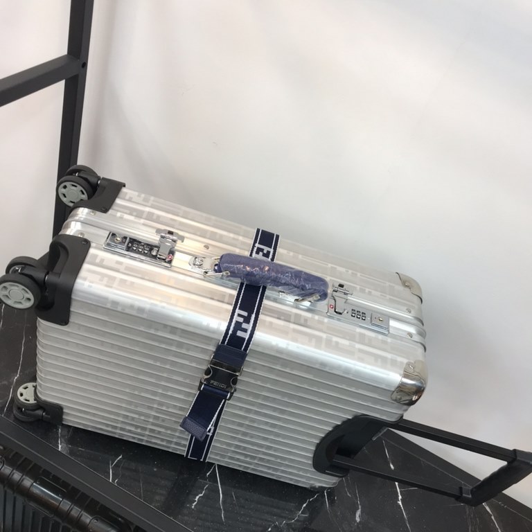 [Fendi X Rimowa] Love at first sight is perhaps when you see it for the first time, it is deeply imprinted. This is too good-looking, right The texture is perfect! The taste is too high!Aluminum-magnesium alloy material 