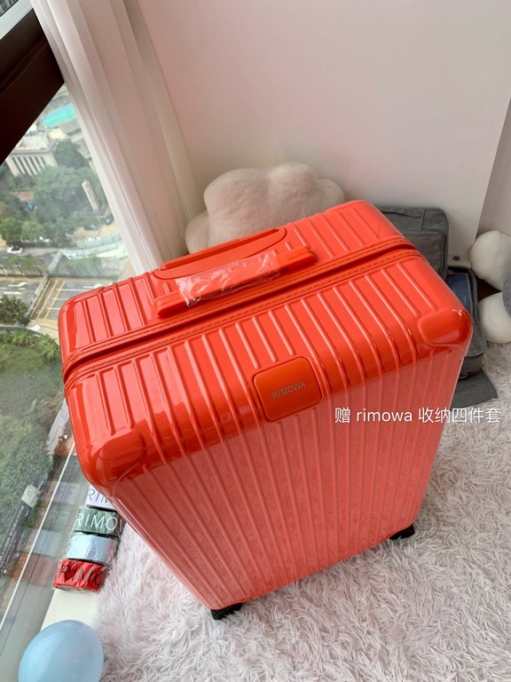 Rimowa Trolley caseluggageUltra-light pc zipper case, must get the same high value trolley case of YiYiChixi! Rimowa Essential new color collection! When you're young, you need to look good to travel! Rimowa Organizer Se