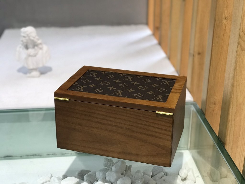 #New Product First Launch #Triple Lid Solid Wooden Jewelry Box Multifunctional carefully developed and uniquely crafted.#Exclusive customized background #(Impeccable)  Size  241613Weight ：1.5kg