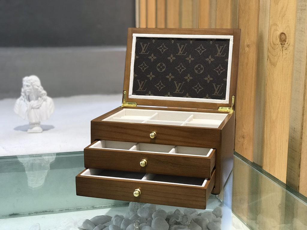 #New Product First Launch #Triple Lid Solid Wooden Jewelry Box Multifunctional carefully developed and uniquely crafted.#Exclusive customized background #(Impeccable)  Size  241613Weight ：1.5kg