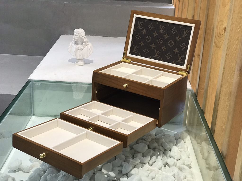 #New Product First Launch #Triple Lid Solid Wooden Jewelry Box Multifunctional carefully developed and uniquely crafted.#Exclusive customized background #(Impeccable)  Size  241613Weight ：1.5kg