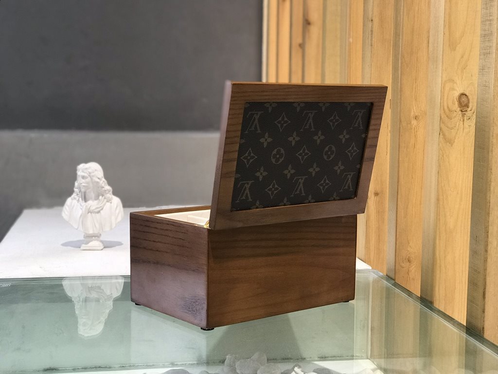 #New Product First Launch #Triple Lid Solid Wooden Jewelry Box Multifunctional carefully developed and uniquely crafted.#Exclusive customized background #(Impeccable)  Size  241613Weight ：1.5kg