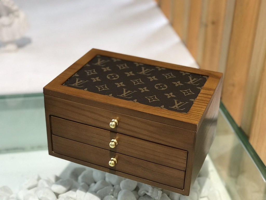 #New Product First Launch #Triple Lid Solid Wooden Jewelry Box Multifunctional carefully developed and uniquely crafted.#Exclusive customized background #(Impeccable)  Size  241613Weight ：1.5kg