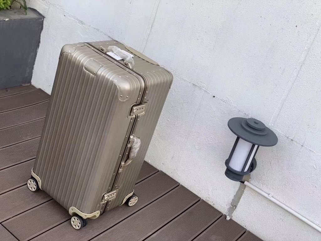 Original trunk series!Rimowa Luggagetrolley caseAluminum-magnesium alloy] Topas Sport sports modelsForced a super-high one, Zhang Dawei, Qiwei, Zheng Kai many many stars are in use!Non-market first-generation circulation