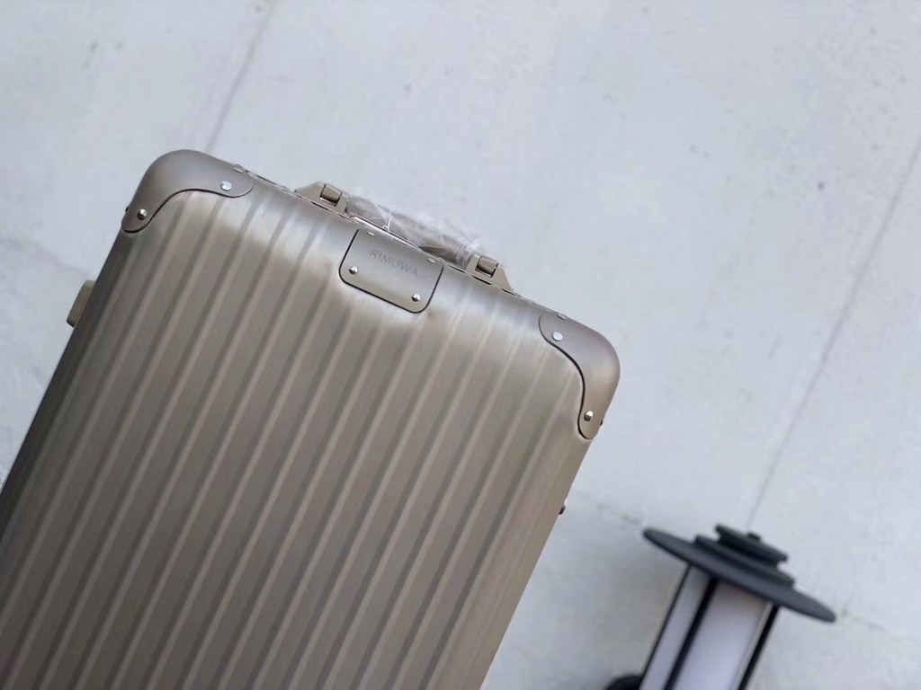 Original trunk series!Rimowa Luggagetrolley caseAluminum-magnesium alloy] Topas Sport sports modelsForced a super-high one, Zhang Dawei, Qiwei, Zheng Kai many many stars are in use!Non-market first-generation circulation