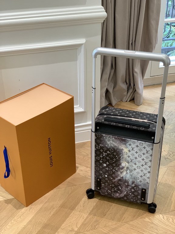 LOUIS VUITTON-HORIZON four-wheeled trolley case 55cm Specifications 38  55  21 (L  H  W) counter genuine quality In stock!L V Horizon trolley case is a classic piece created by the brand in collaboration with designer Ma