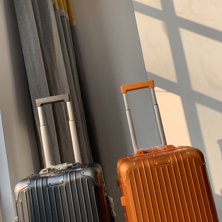 RIMOWA (日默瓦) Launches Special Collection for Chinese New Year 2021 -Mars Orange and Mercury Gray color schemeJanuary 4, 2021 With the holiday season fast approaching, RIMOWA is celebrating the Lunar New Year by launching