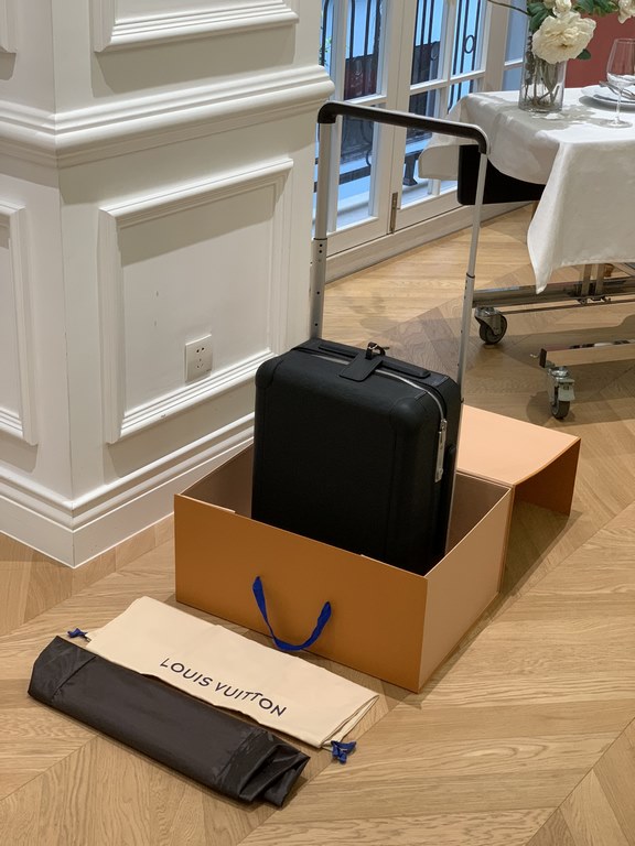 LOUIS VUITTON-HORIZON four-wheeled trolley case 55cm Specifications 38  55  21 (L  H  W) counter genuine quality In stock!L V Horizon trolley case is a classic piece created by the brand in collaboration with designer Ma