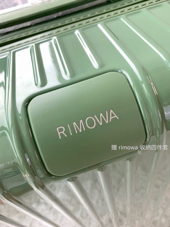 Rimowa Trolley caseluggageUltra-light pc zipper case, must get the same high value trolley case of YiYiChixi! Rimowa Essential new color collection! When you're young, you need to look good to travel! Rimowa Organizer Se