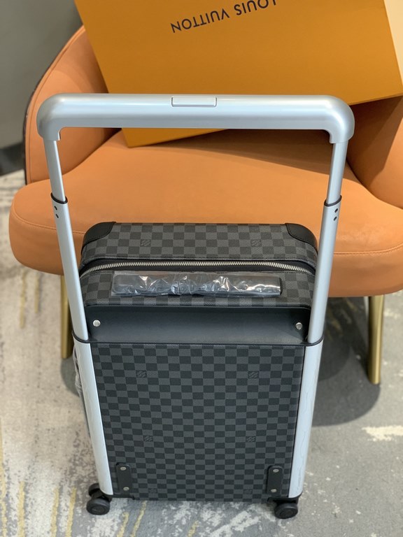 [55cm High Goods Right Version Box]HORIZON Four Wheeled Trolley CaseMatching version details1) Trolley material aluminum alloy silver thin trolley, round hole snap, aluminum alloy button.2)Wheels opposite version of the 