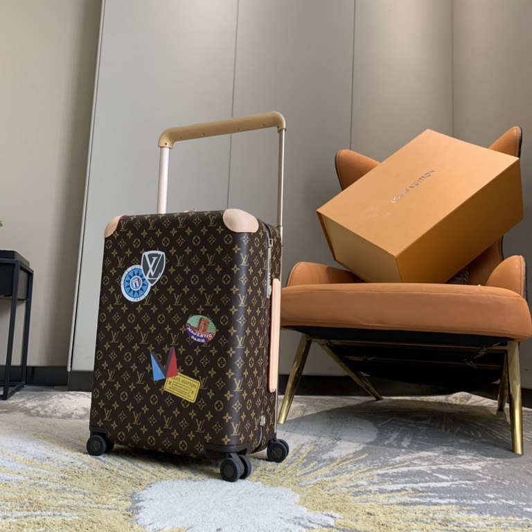 55cm customized limited editionCustomized signature, customized pattern availableThis season's Horizon 55cm four-wheeled suitcase is made from Damier Graphite canvas and features the new Louis Vuitton logo in colorful in