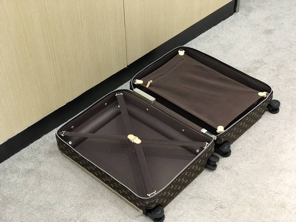 HORIZON Four Wheel Trolley Case, 50cmMeet the future of luxury four-wheeled luggage. The brainchild of Marc Newson, a recognized master of groundbreaking industrial design, this lightweight four-wheeled suitcase creates 