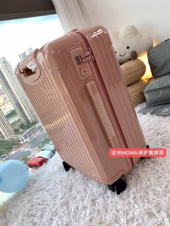 [Desert Powder] RIMOWA RIMOWA new color suitcase, easy to use the same Essential series, colorful, enjoy the journey. Using the national universal TSA customs lock, upgraded version of the simple logo fashion high-end, u