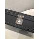 M4700B8-Watch BoxThis 8 watch box is made of classic Monogram canvas. It comes with a removable tray to hide your valuables.-34.018.011.0cm(LWH)-Inside with 8 small bladders for 8 wristwatches -Center spacing into . Can 