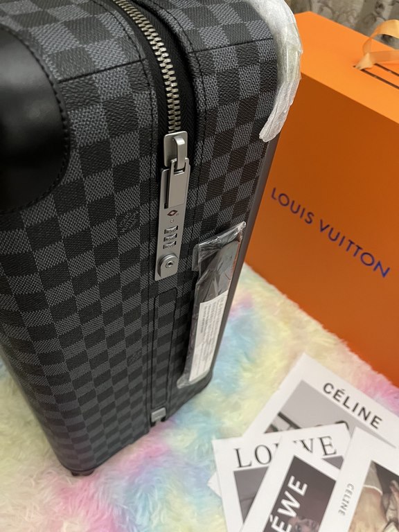 The new Horizon luggage revolutionizes Louis Vuitton's legendary heritage with a creative twist. The iconic Monogram canvas is embellished with travel appliqués that harken back to the brand's traditional luggage design.