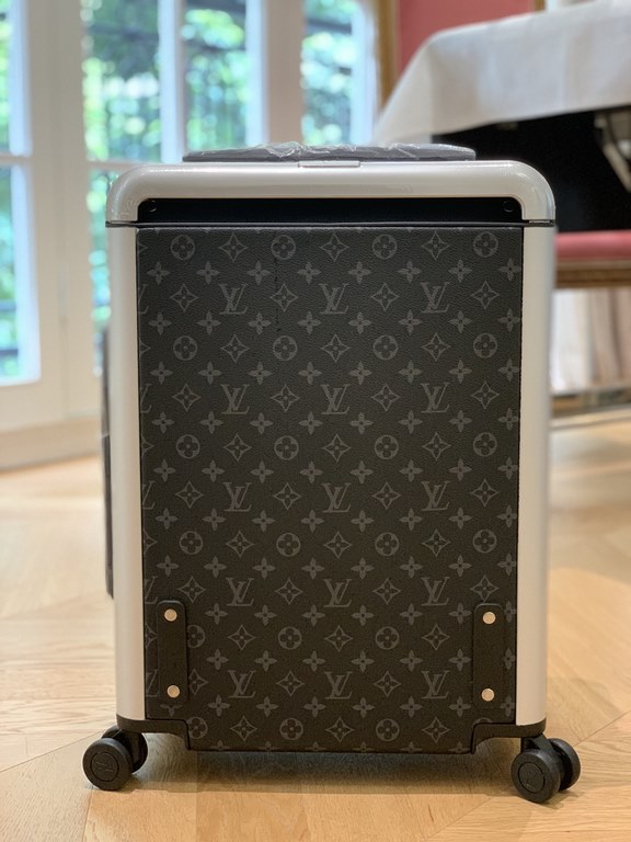 LOUIS VUITTON-HORIZON four-wheeled trolley case 55cm Specifications 38  55  21 (L  H  W) counter genuine quality In stock!L V Horizon trolley case is a classic piece created by the brand in collaboration with designer Ma