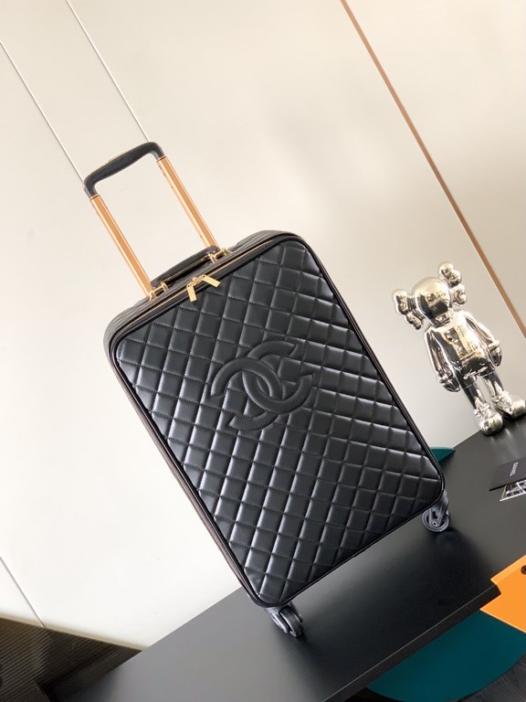 GF4343XNEClassic diamond lattice large double C trolley case Home travel must-have  Cool trend top Imported fabric feel awesome Universal wheel Easy to drag! Take it with you to accompany you through a pleasant journey  