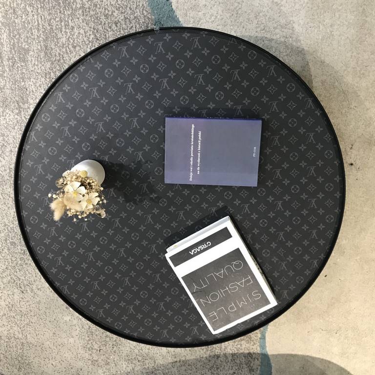 LOUIS VULTTON. The newest model. Crafted with care. Luxurious coffee table set. Sleek and elegant. Simple and stylish. Flexible matching. The eye-catching C position in the living room.  using high-end steel plate fabric