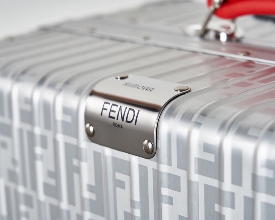 Item No. 972FD The latest counter color matching Launch of the limited edition luggage Fendi has a unique concept and fun, Zhumova fashion design durability and superb craftsmanship, the true meaning of the combination o