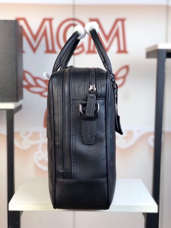 ♂ 「MCM」Original Nomadic Collection Briefcase A calm and understated bag is enough to make you exude mature charm Collection Designed for frequent travelers Designed by Visetos Lightweight Structure Simplified Convenient 