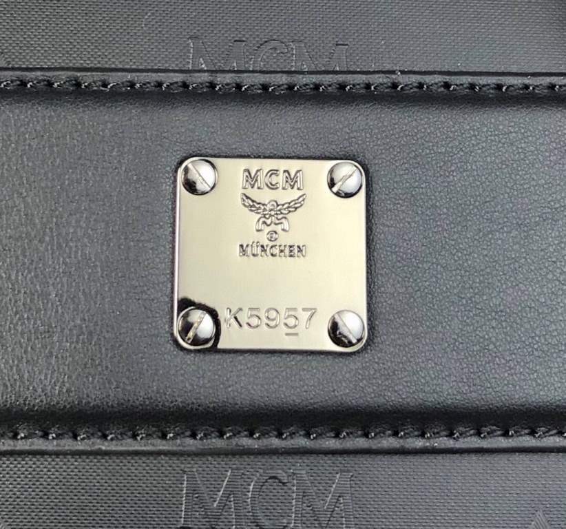 ♂ 「MCM」Original Nomadic Collection Briefcase A calm and understated bag is enough to make you exude mature charm Collection Designed for frequent travelers Designed by Visetos Lightweight Structure Simplified Convenient 