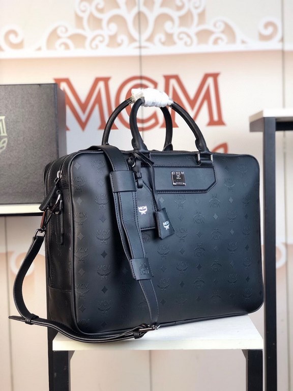 ♂ 「MCM」Original Nomadic Collection Briefcase A calm and understated bag is enough to make you exude mature charm Collection Designed for frequent travelers Designed by Visetos Lightweight Structure Simplified Convenient 