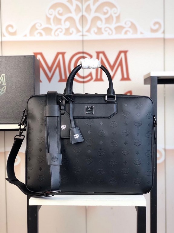 ♂ 「MCM」Original Nomadic Collection Briefcase A calm and understated bag is enough to make you exude mature charm Collection Designed for frequent travelers Designed by Visetos Lightweight Structure Simplified Convenient 