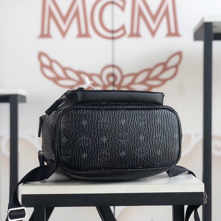 Code 5730Original Stock  MCM  2020 New  Stark Visetos  Duffel BagThis backpack takes all the crowd-pleasing goodness of the Stark duffel bag, with a sleeker shape, embossed pattern, and interior compartments for easy sto