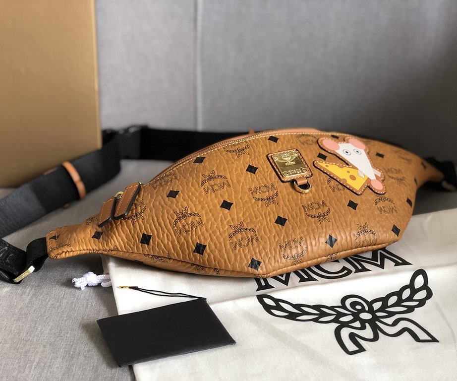 Code 1038 mouse   MCM  Original quality Fursten hipster rat   fanny pack. Crafted from our signature Visetos print coated canvas with a labeled rat logo.Blends fashion and function . Tie it around your waist or sling it 