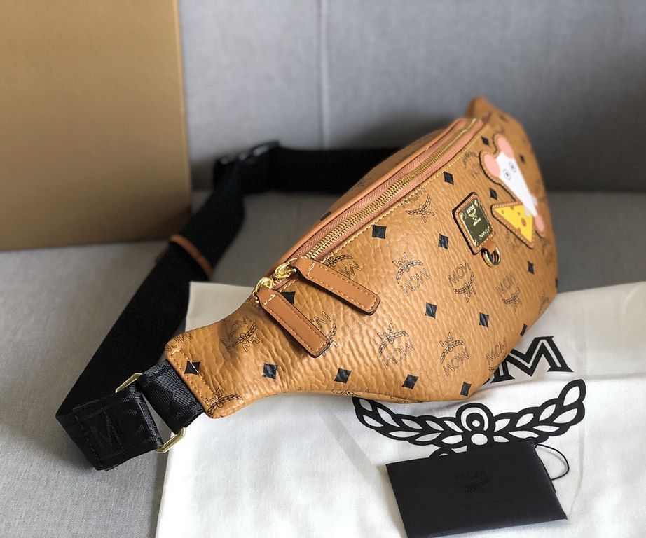 Code 1038 mouse   MCM  Original quality Fursten hipster rat   fanny pack. Crafted from our signature Visetos print coated canvas with a labeled rat logo.Blends fashion and function . Tie it around your waist or sling it 