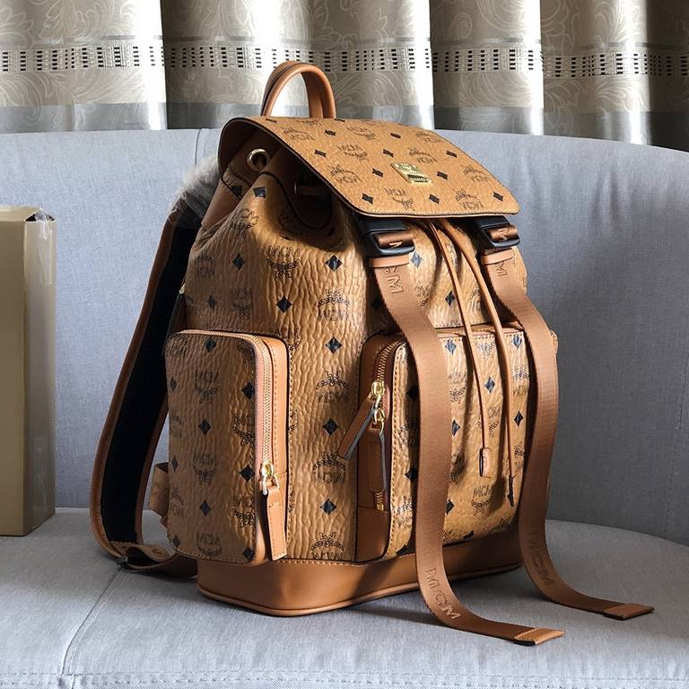 Code 5503The  ♂ [MCM] Brandenburg duffel bag has plenty of space, not only giving you a stylish look throughout the day, but also making it an ideal travel bag. Inspired by military utility backpacks, the bag features a 