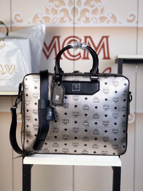 ♂ 「MCM」Original Nomadic Collection Briefcase A calm and understated bag is enough to make you exude mature charm Collection Designed for frequent travelers Designed by Visetos Lightweight Structure Simplified Convenient 