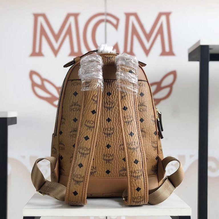 Code 5730Original Stock  MCM  2020 New  Stark Visetos  Duffel BagThis backpack takes all the crowd-pleasing goodness of the Stark duffel bag, with a sleeker shape, embossed pattern, and interior compartments for easy sto