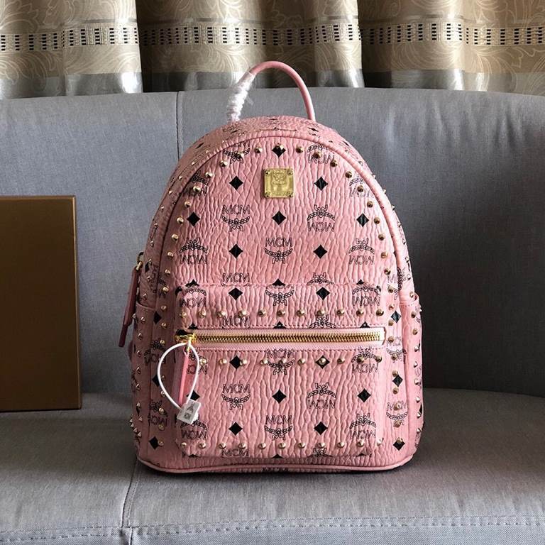 Code 5918 mini figure [MCM] Stark Visetos studded duffel bag in a classic Visetos print with metal studs outlining the print. Crafted from lightweight bond-coated canvas and designed in a classic Visetos print, the pract