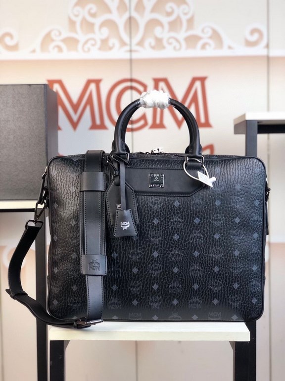 ♂ 「MCM」Original Nomadic Collection Briefcase A calm and understated bag is enough to make you exude mature charm Collection Designed for frequent travelers Designed by Visetos Lightweight Structure Simplified Convenient 