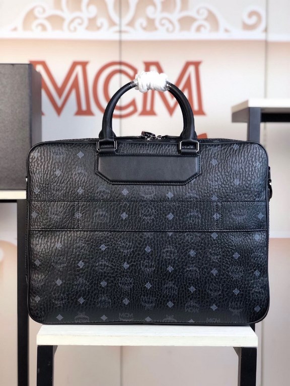 ♂ 「MCM」Original Nomadic Collection Briefcase A calm and understated bag is enough to make you exude mature charm Collection Designed for frequent travelers Designed by Visetos Lightweight Structure Simplified Convenient 