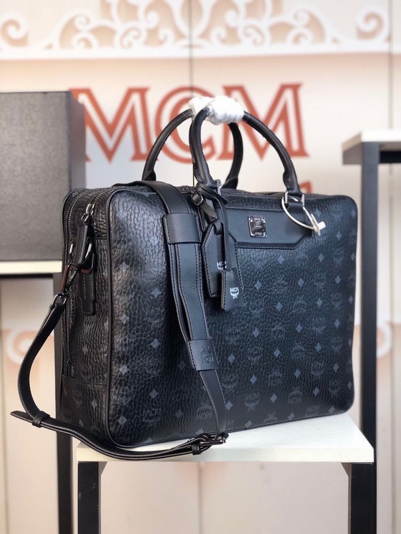 ♂ 「MCM」Original Nomadic Collection Briefcase A calm and understated bag is enough to make you exude mature charm Collection Designed for frequent travelers Designed by Visetos Lightweight Structure Simplified Convenient 