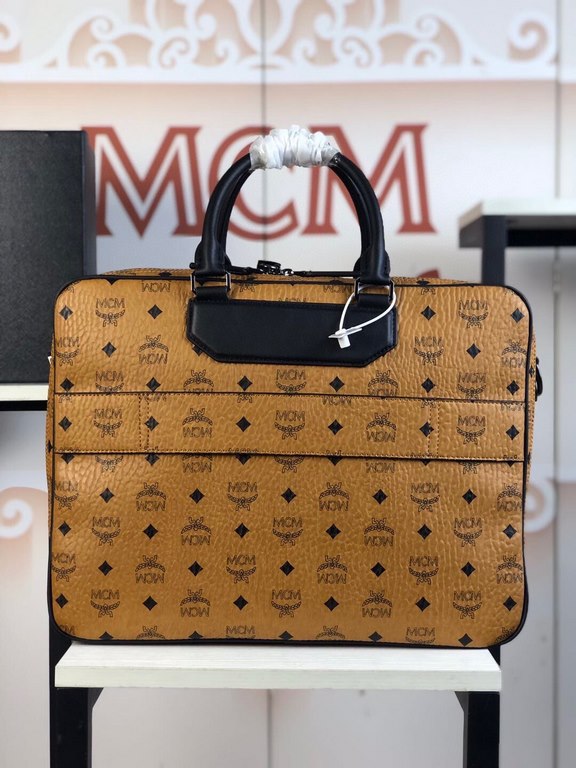 ♂ 「MCM」Original Nomadic Collection Briefcase A calm and understated bag is enough to make you exude mature charm Collection Designed for frequent travelers Designed by Visetos Lightweight Structure Simplified Convenient 