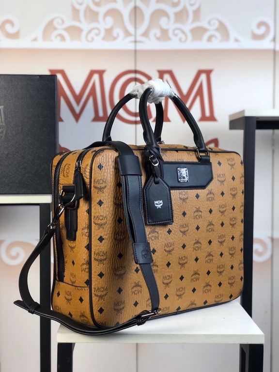 ♂ 「MCM」Original Nomadic Collection Briefcase A calm and understated bag is enough to make you exude mature charm Collection Designed for frequent travelers Designed by Visetos Lightweight Structure Simplified Convenient 