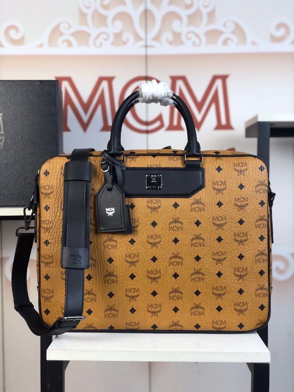 ♂ 「MCM」Original Nomadic Collection Briefcase A calm and understated bag is enough to make you exude mature charm Collection Designed for frequent travelers Designed by Visetos Lightweight Structure Simplified Convenient 