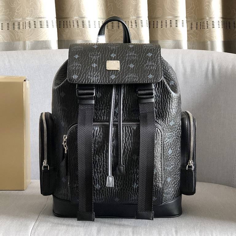 Code 5503The  ♂ [MCM] Brandenburg duffel bag has plenty of space, not only giving you a stylish look throughout the day, but also making it an ideal travel bag. Inspired by military utility backpacks, the bag features a 