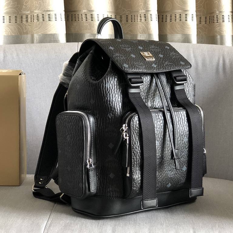 Code 5503The  ♂ [MCM] Brandenburg duffel bag has plenty of space, not only giving you a stylish look throughout the day, but also making it an ideal travel bag. Inspired by military utility backpacks, the bag features a 