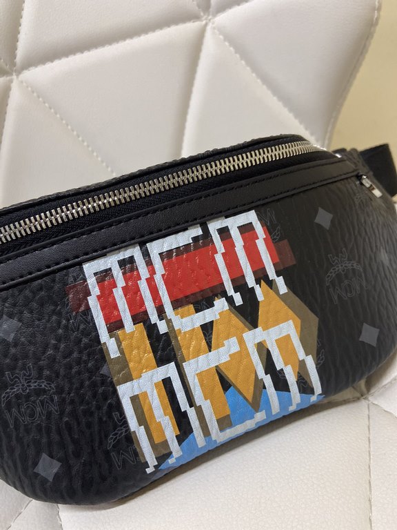 [MCM#Fursten Visetos Geo Graffiti Belt Bag] Crafted in black Visetos and Nappa leather, this Fursten belt bag is an iconic piece that combines practicality and durability. Classic logo elements are deconstructed and rein