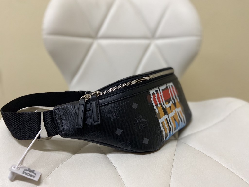 [MCM#Fursten Visetos Geo Graffiti Belt Bag] Crafted in black Visetos and Nappa leather, this Fursten belt bag is an iconic piece that combines practicality and durability. Classic logo elements are deconstructed and rein