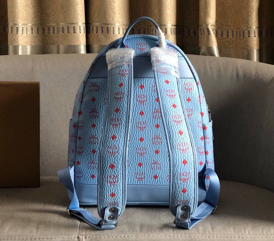 Wind Chime Blue  [MCM] The classic shoulder bag has another unique twist on the print. Crafted from lightweight bonded-coated canvas and designed in the classic Visetos print, the practical piece is functional and featur