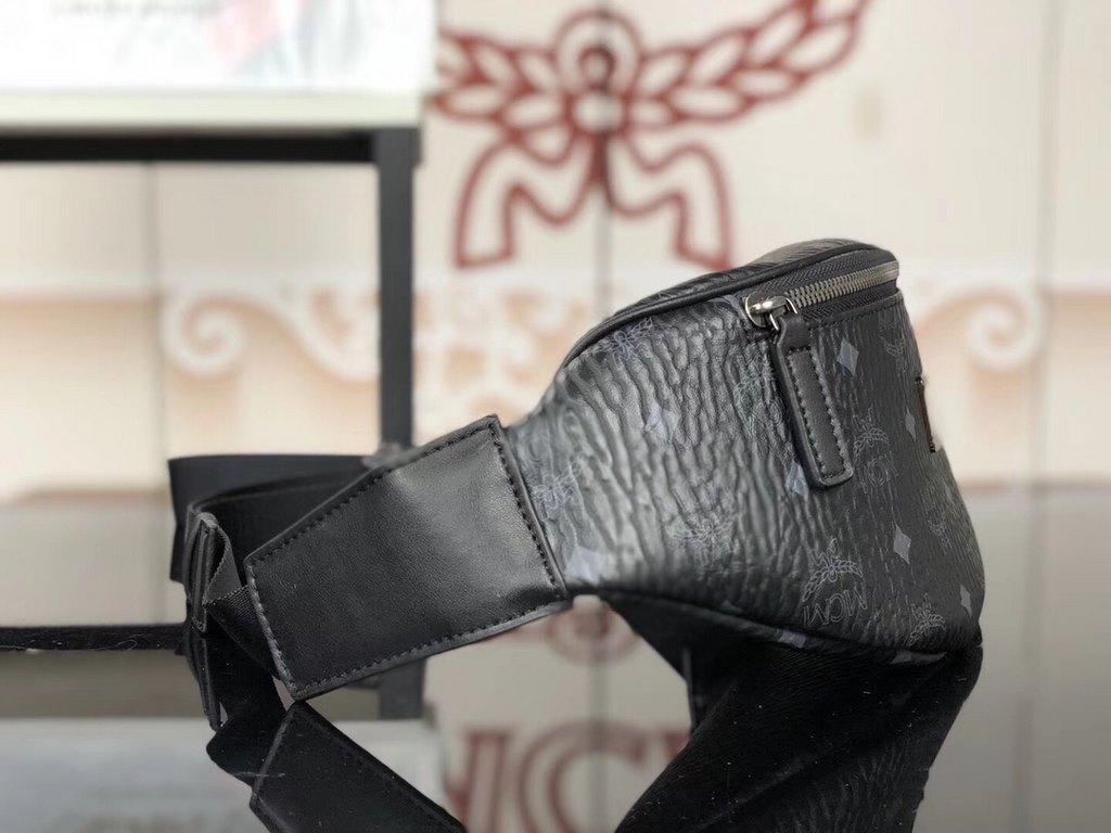 New Arrival---MCM Stark Visetos Belt BagCrafted from coated canvas with an iconic classic print. Inject chic style into your look with this functional Stark fanny pack. The durable, adjustable logo fabric shoulder strap 