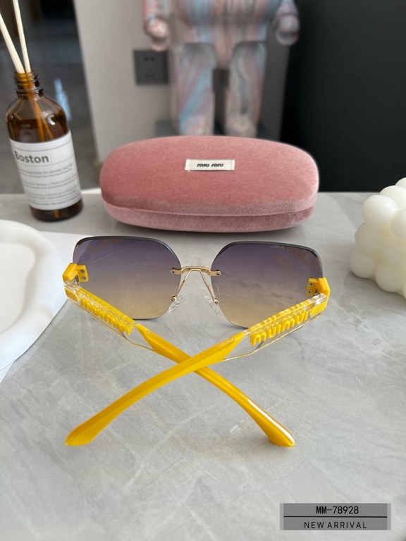 . [Italian fallacy-miumiu] . [Polaroid Resin Polarized Lenses]  . . [TR90 frames are lightweight and comfortable to wear]  . . [size 63-16-147, ] . [ Original sealed packaging 2023 new sunglasses reduce the burden of gla