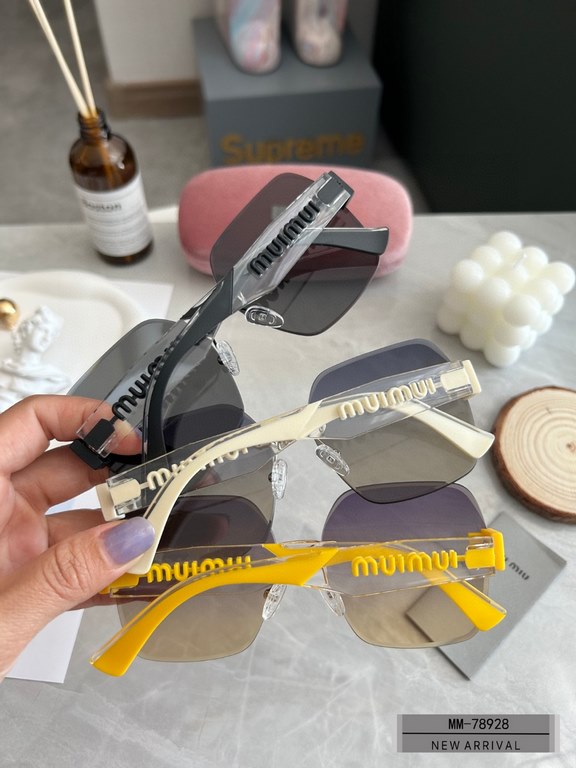 . [Italian fallacy-miumiu] . [Polaroid Resin Polarized Lenses]  . . [TR90 frames are lightweight and comfortable to wear]  . . [size 63-16-147, ] . [ Original sealed packaging 2023 new sunglasses reduce the burden of gla