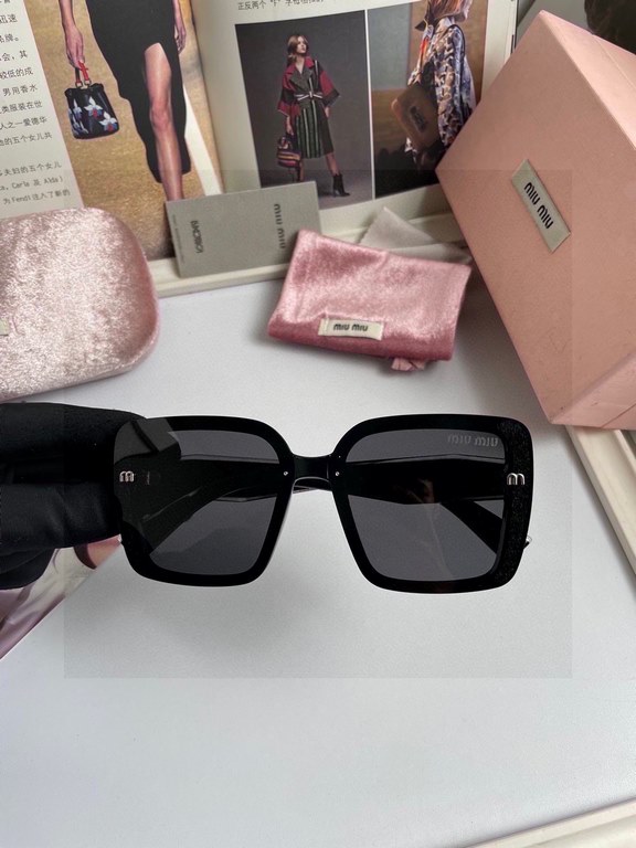 . New Brand,   Miu Miu miumiu women's polarized sunglasses   TR frames   Imported Polaroid HD polarized lenses, metal logo inlaid temples, high-end customized design, wear a super model, travel and driving a must-have.51