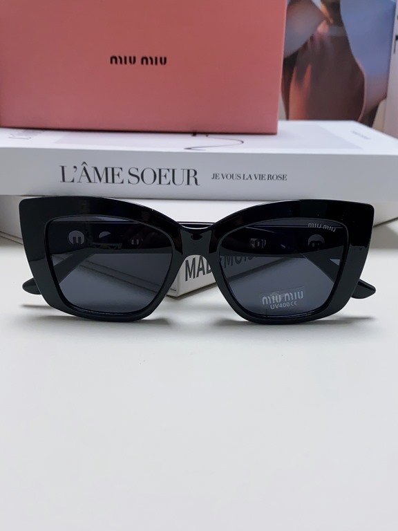 MiuMiu fallacy 2024 new Europe and the United States new fashion sunscreen cat's eye women's sunglasses trend senior sense of popularity of Ms. sunglasses